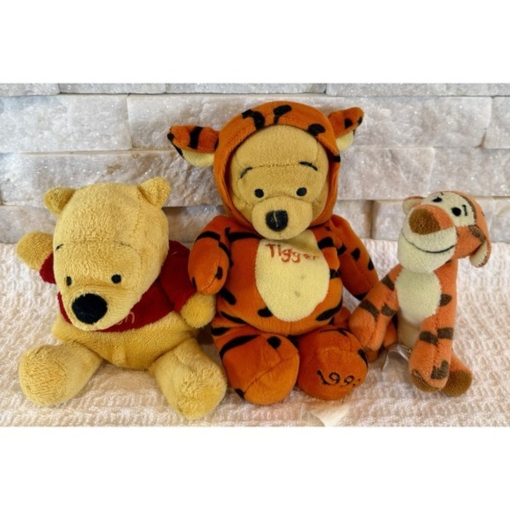 Disney Winnie the Pooh & Tigger Plush Lot Disneyland Disney Store 2003 Vintage